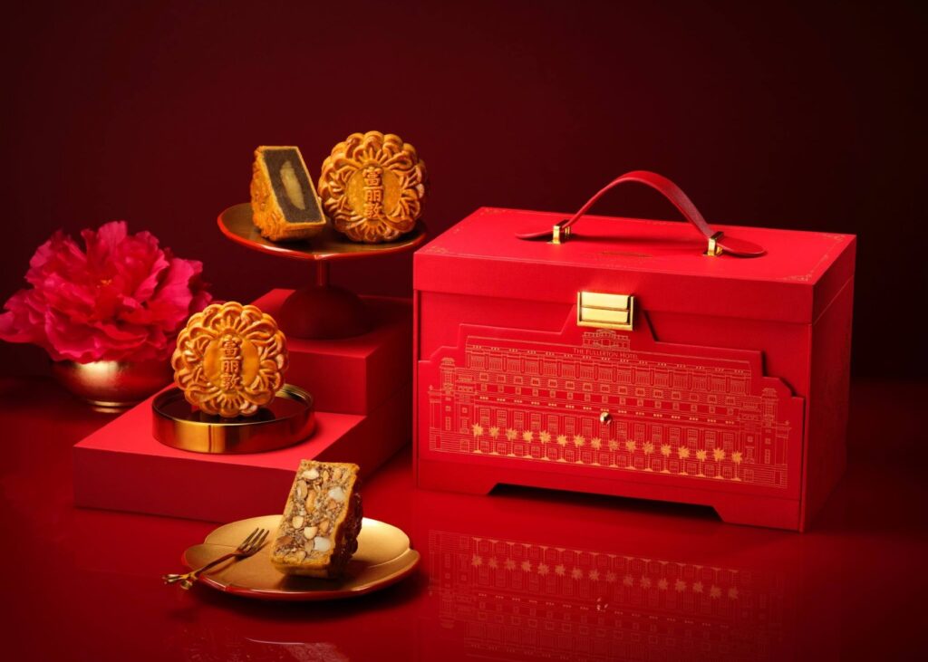 a luxurious red mooncake box